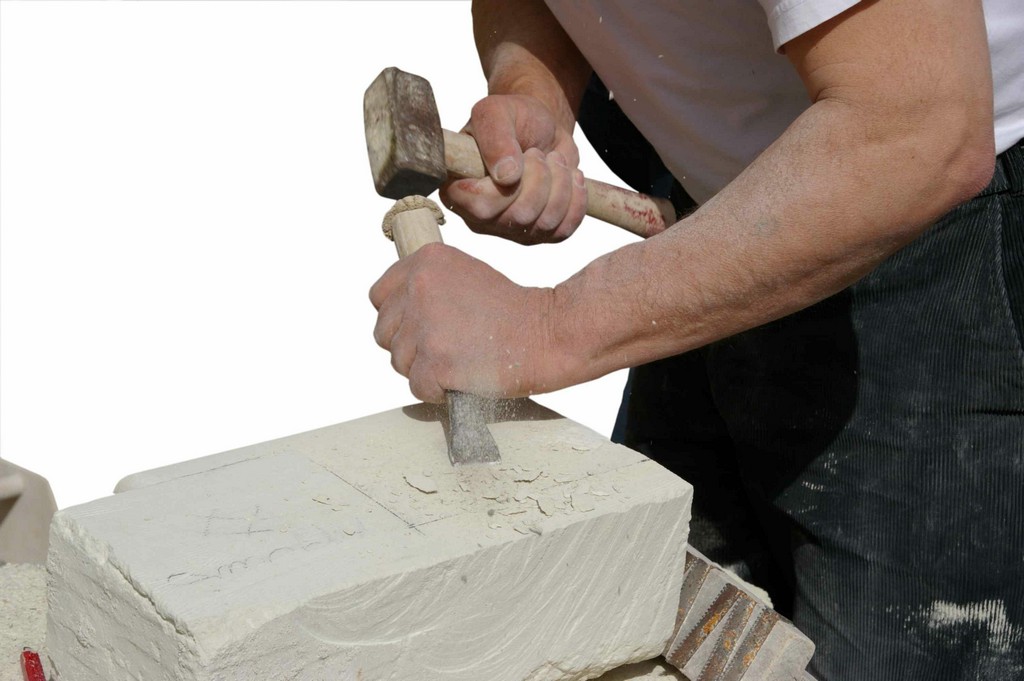 Apprendre à tailler la pierre brute comme en franc maçonnerie